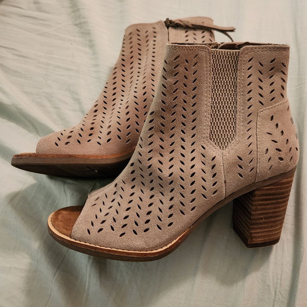 Tom's Open Toed Booties